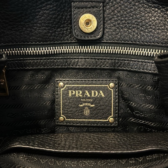 Black leader Prada bag with gold hardware - Picture 3 of 14